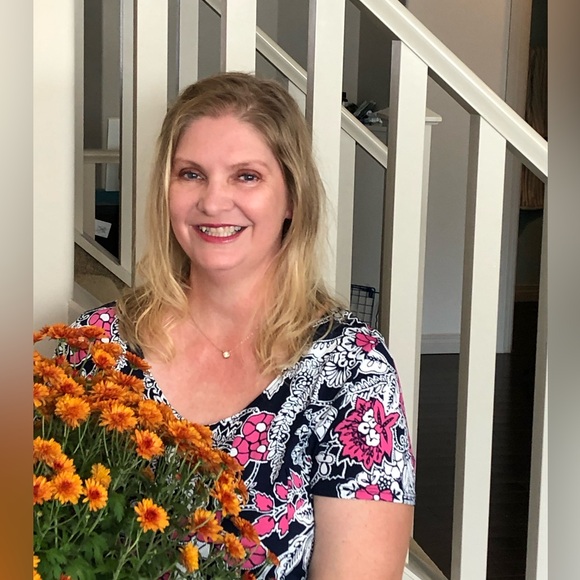 Meet your Posher Lynn - Picture 2 of 4